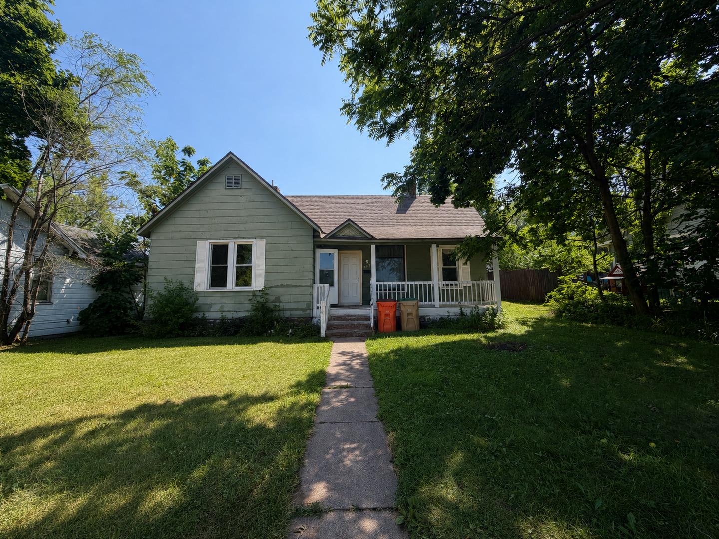 545 Balcom St – photo 2