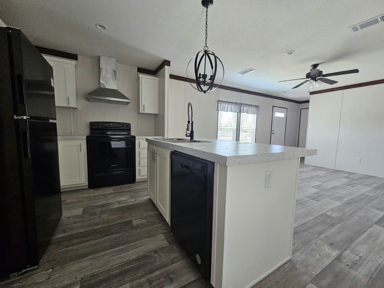 447 Suwanee Drive – photo 2