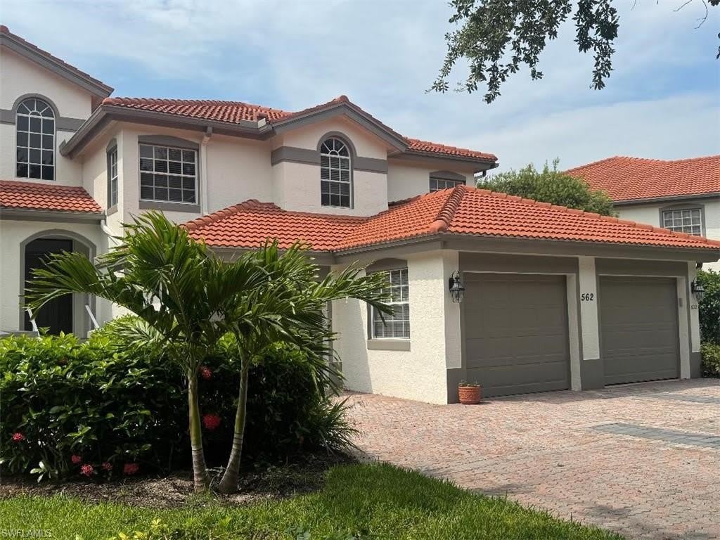 562 Laguna Royale Blvd – photo 2