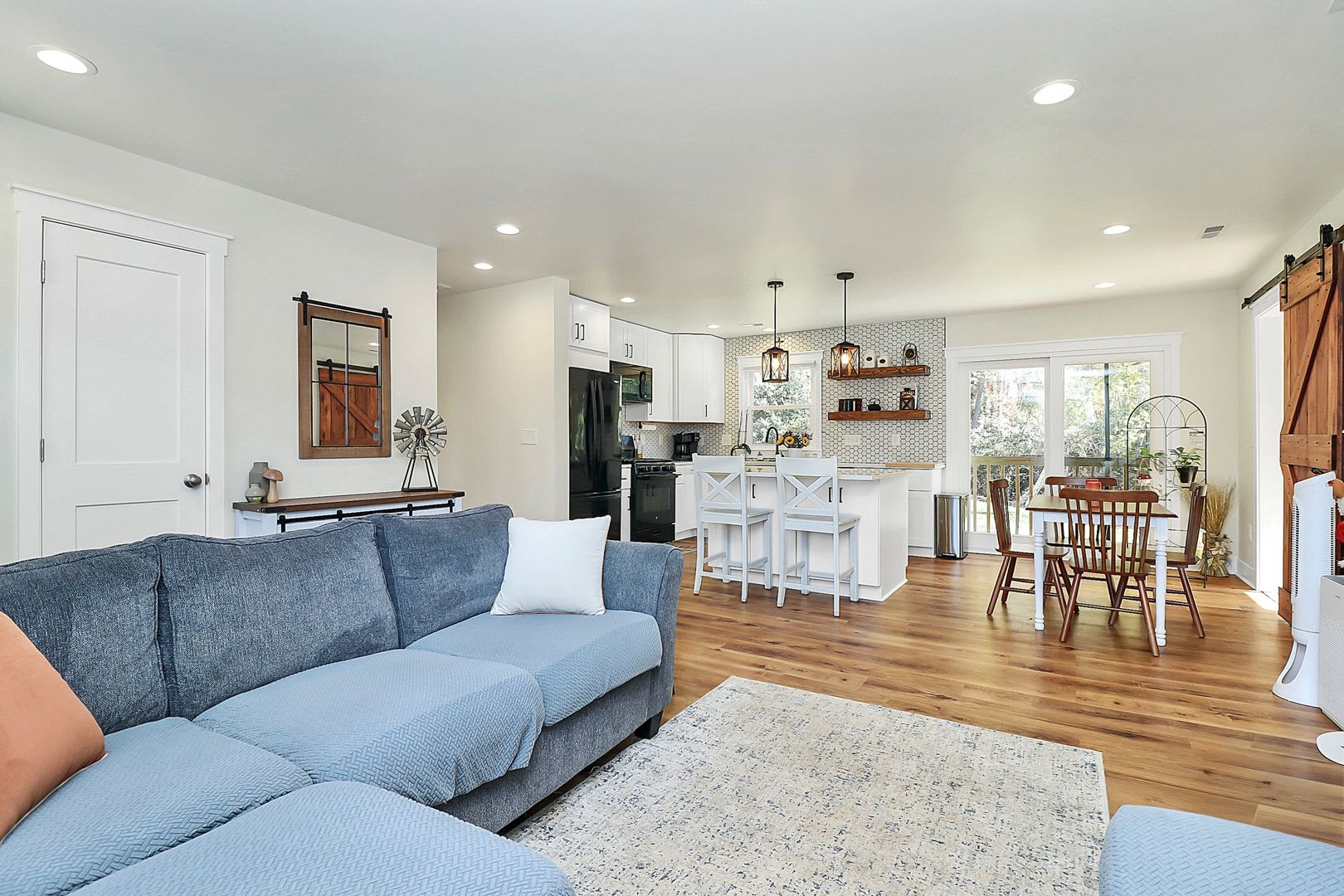 Fully Updated & Furnished Gem in the Heart of Starmount! – photo 4