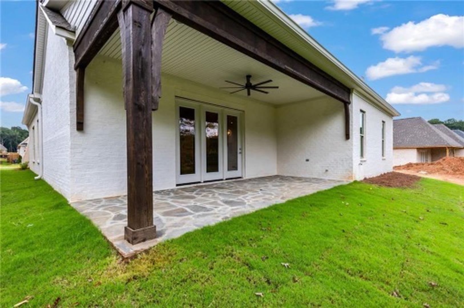 Beautiful home in Brentwood – photo 3