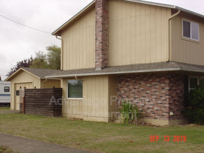 1952 APPLEGATE ST. – photo 2