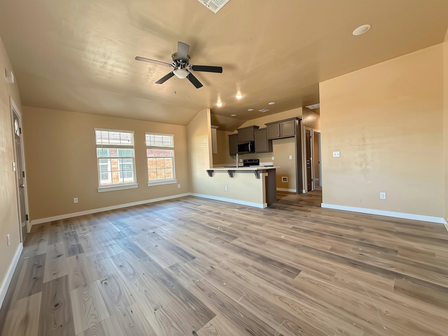 Modern 3-Bedroom Duplex Unit – photo 4
