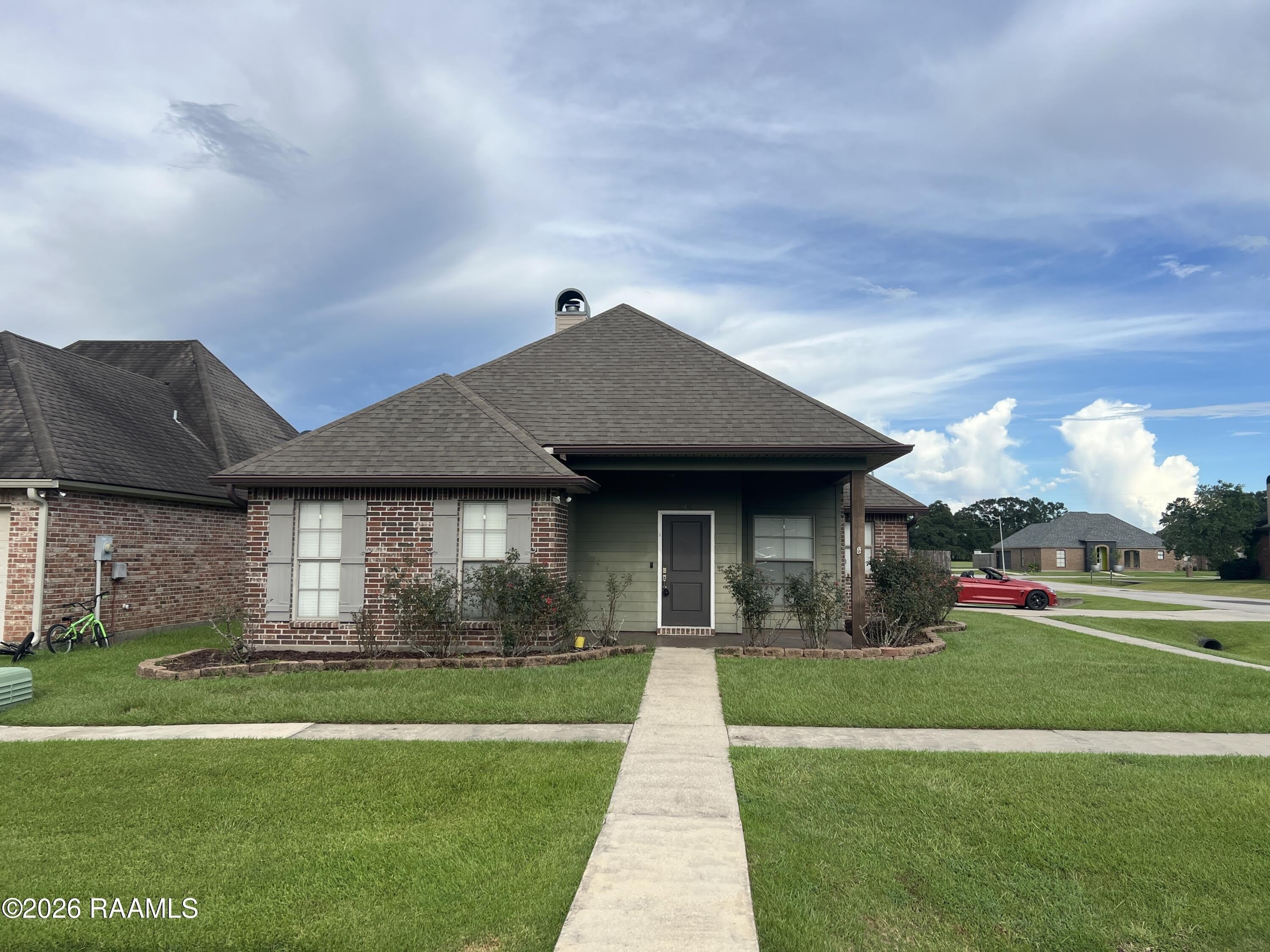 114 Colchester Drive – photo 2