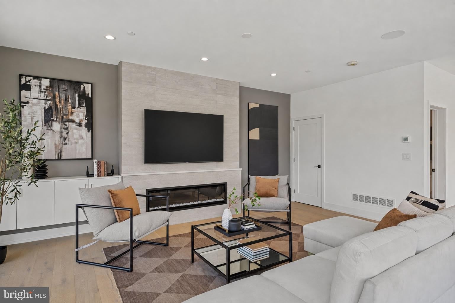 527 BROWN Street – photo 3