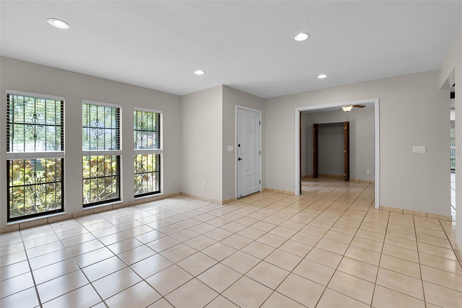 8208 LA SERENA Drive – photo 5