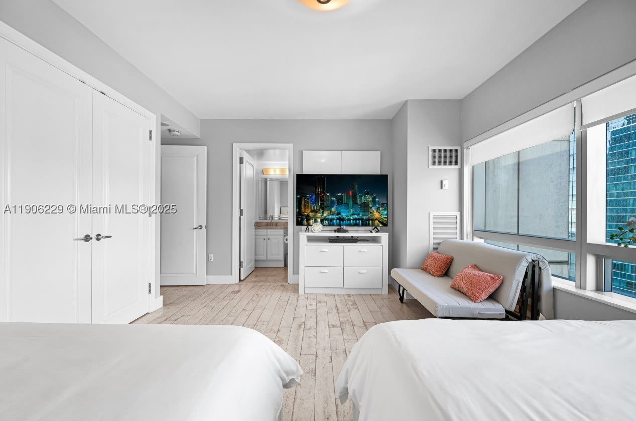 1435 Brickell Ave – photo 5