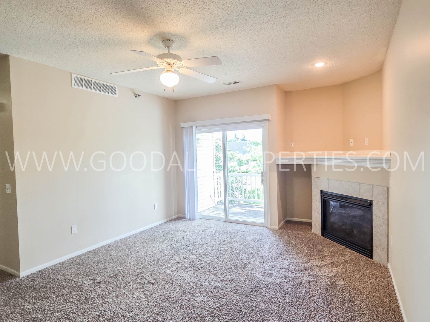 3 Bedroom 2 Bath Low Maintenance Waukee Condo With Garage – photo 2