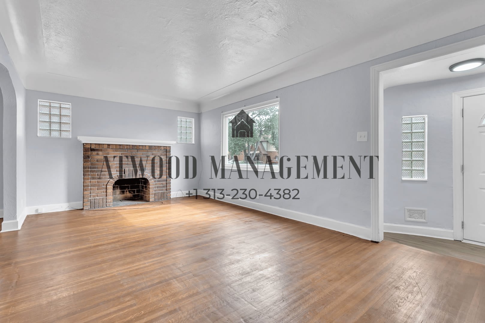 This beautifully updated 3-bedroom, 1-bath single-family home is ready for move-in! – photo 2