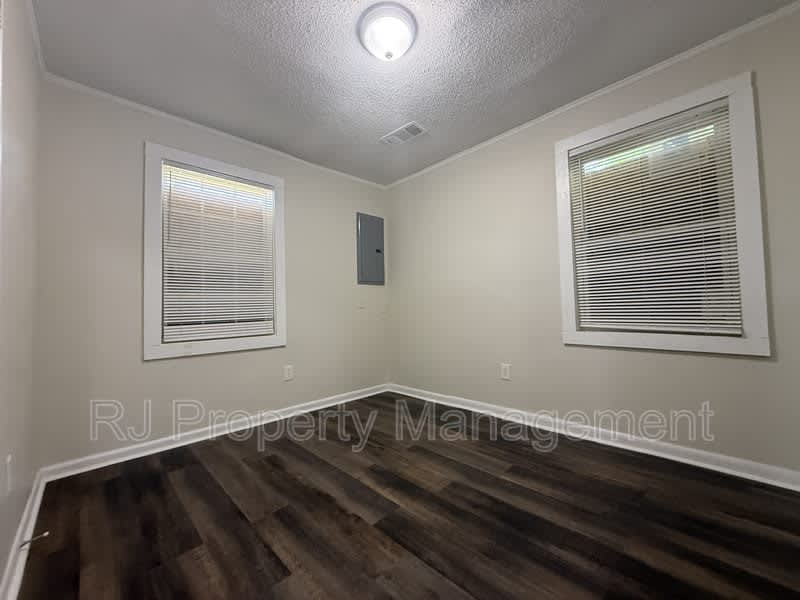 1242 Airways Blvd – photo 4