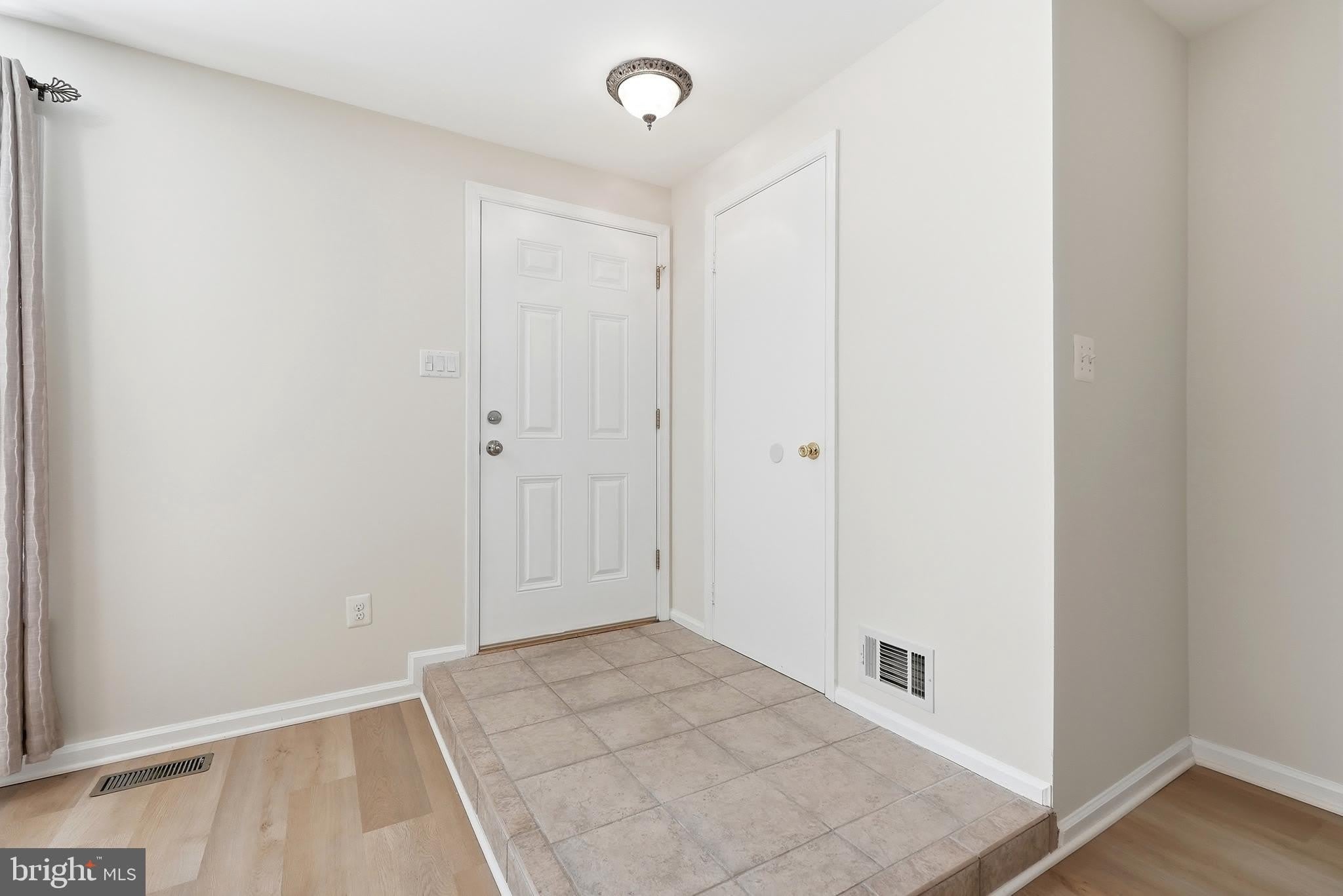 7691 NORTHERN OAKS Court – photo 5