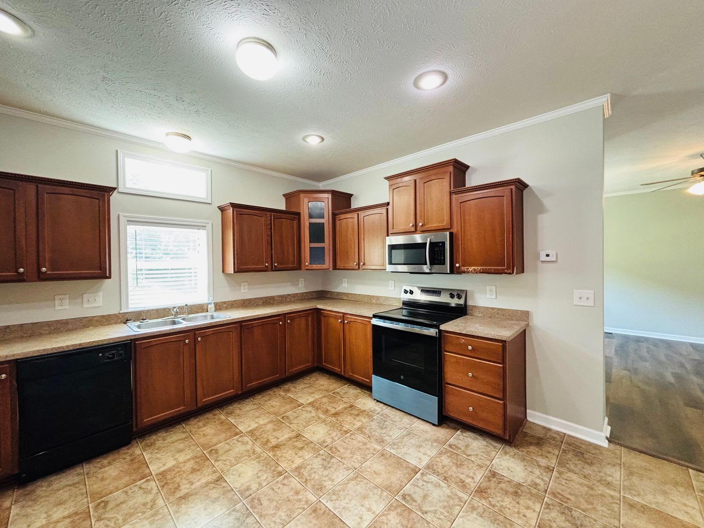 3 Bedroom, 2 Bath House – photo 5