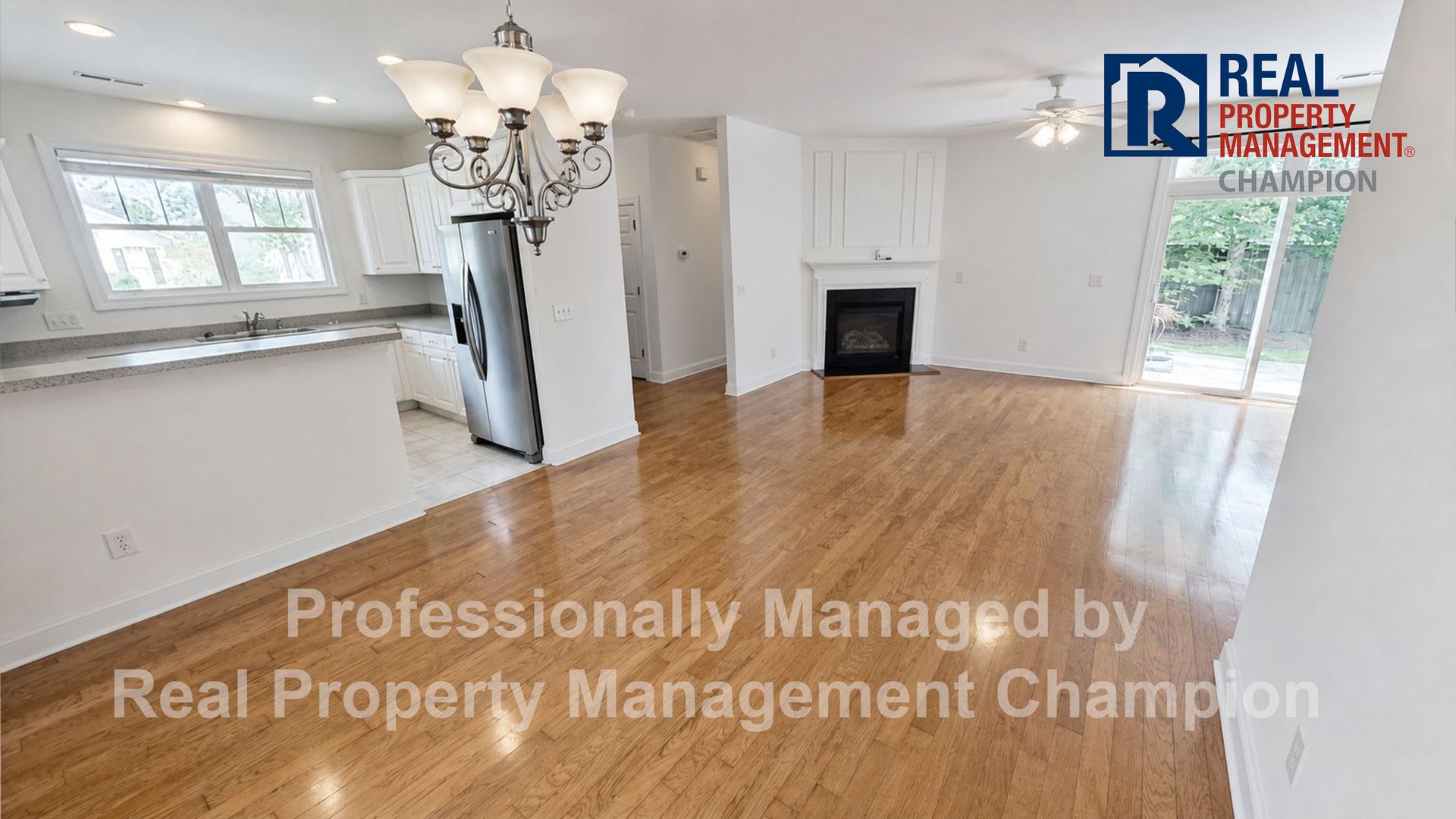 3BD/2BA Split Floorplan Home w/Fireplace and Attached Garage – photo 4