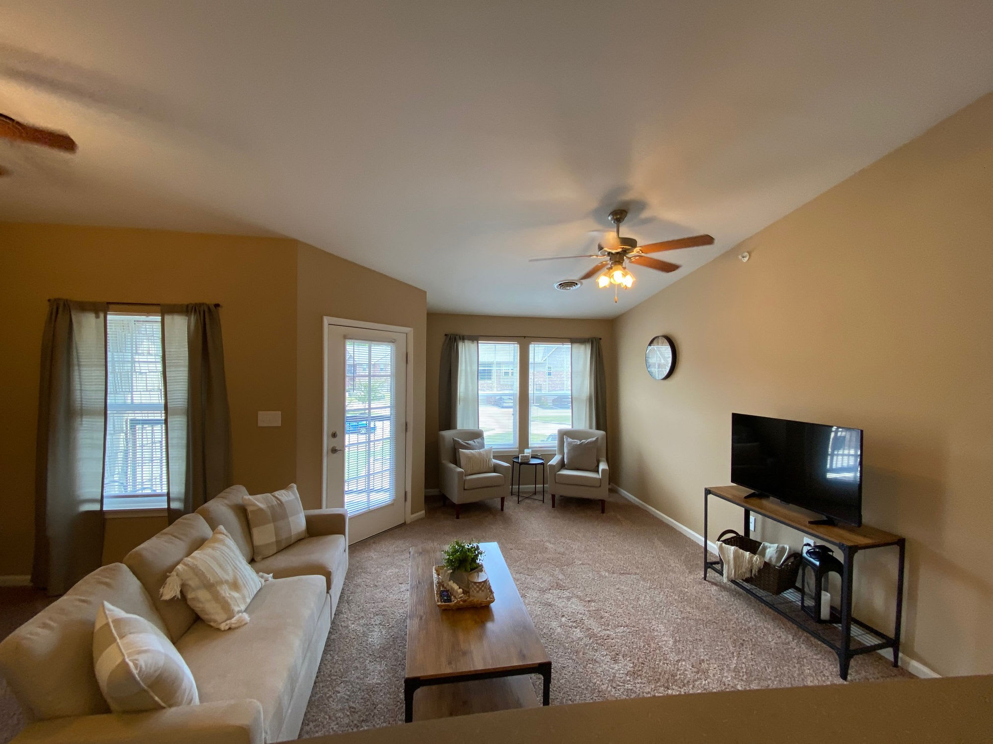 Qualified Applicants Receive 50 Off Their Security Deposit At Move In – photo 4