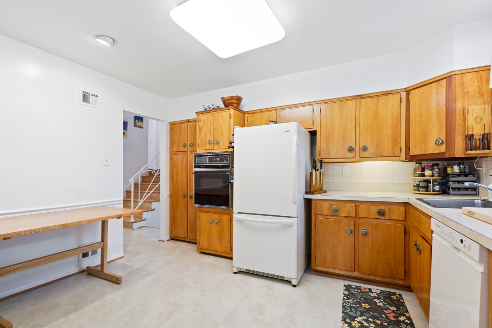 SPACIOUS 4 BEDROOM 3 BATH SPLIT LEVEL HOME ON LARGE LOT IN ROSEMARY HILLS! – photo 4