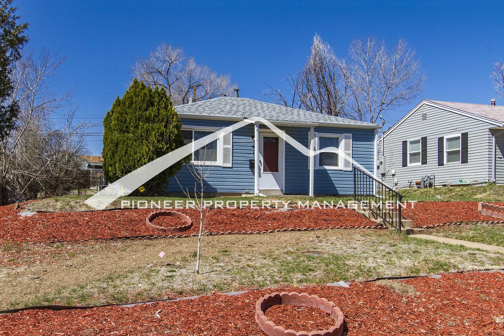 Charming Home with Washer/Dryer and Fenced in Yard – photo 1