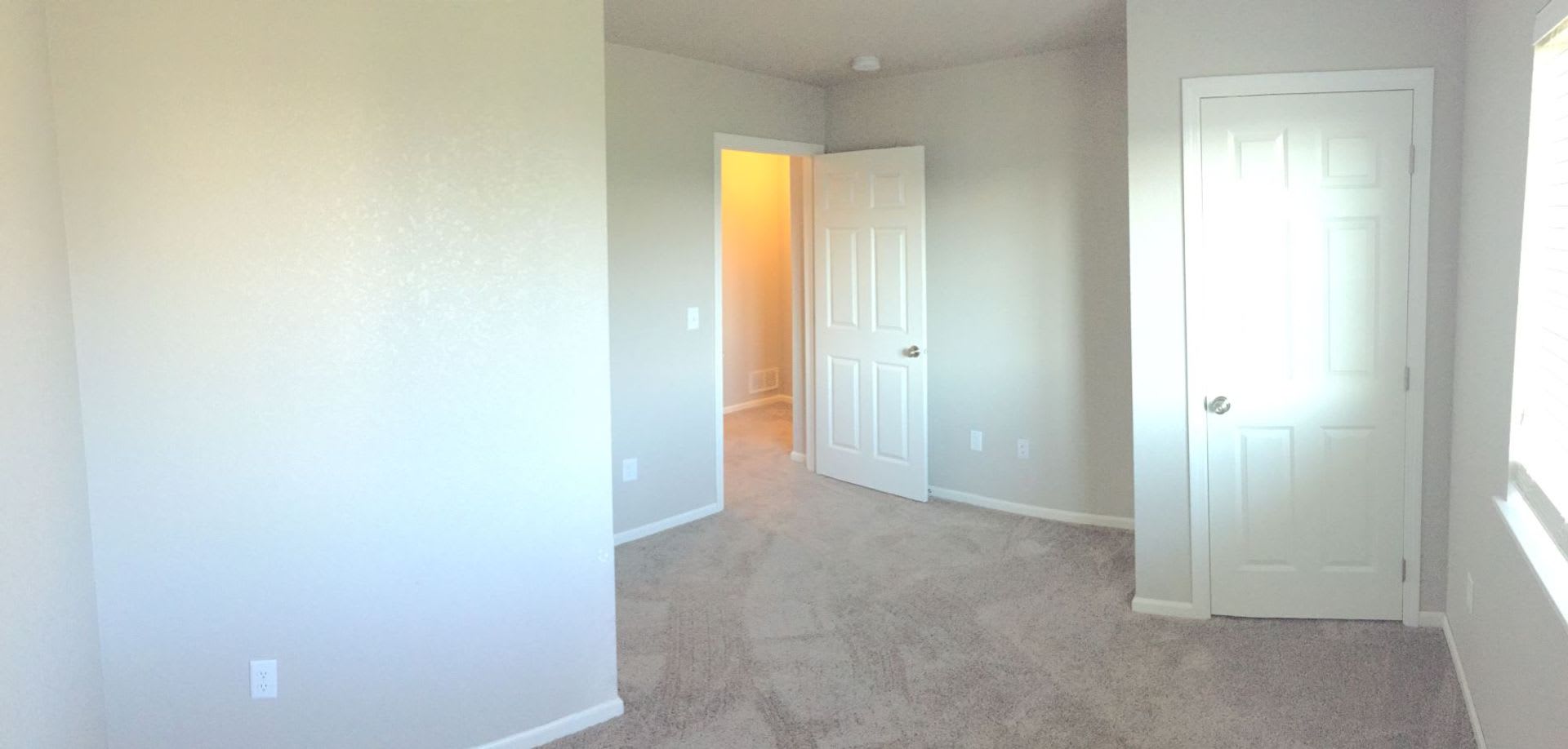 Spacious 3 bedroom, 3.5 bathroom Condo For Rent! – photo 2