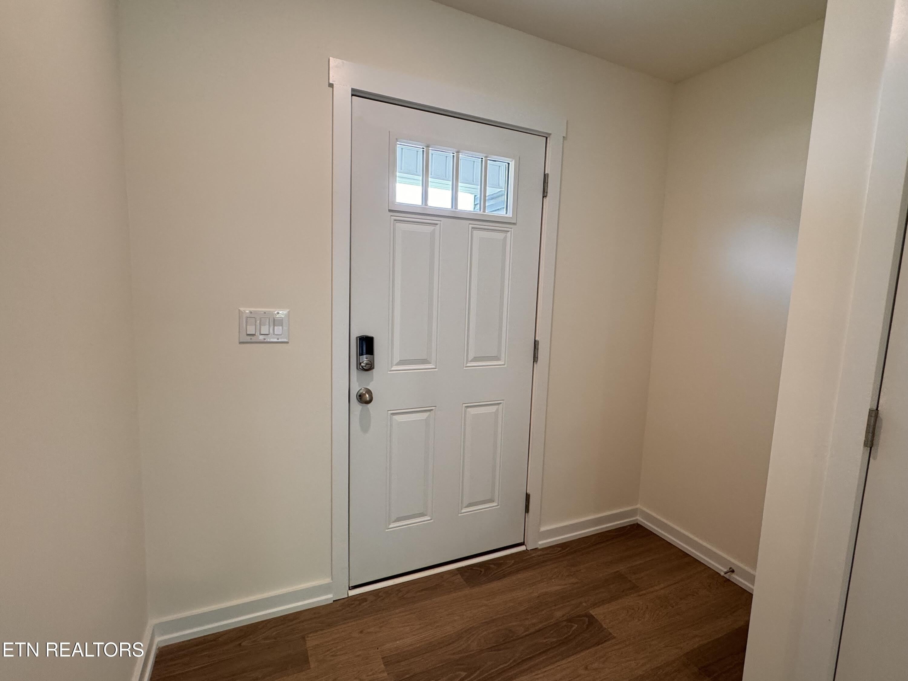 574 White Oak Lane – photo 2