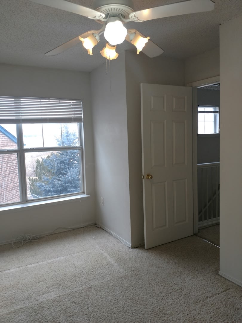 Bright Corner 3BR Condo with Garage in Superior! Available NOW! – photo 5