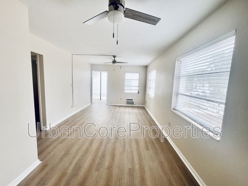 115 7th Ave N – photo 3