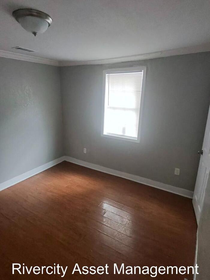 2198 Lyon Avenue – photo 4