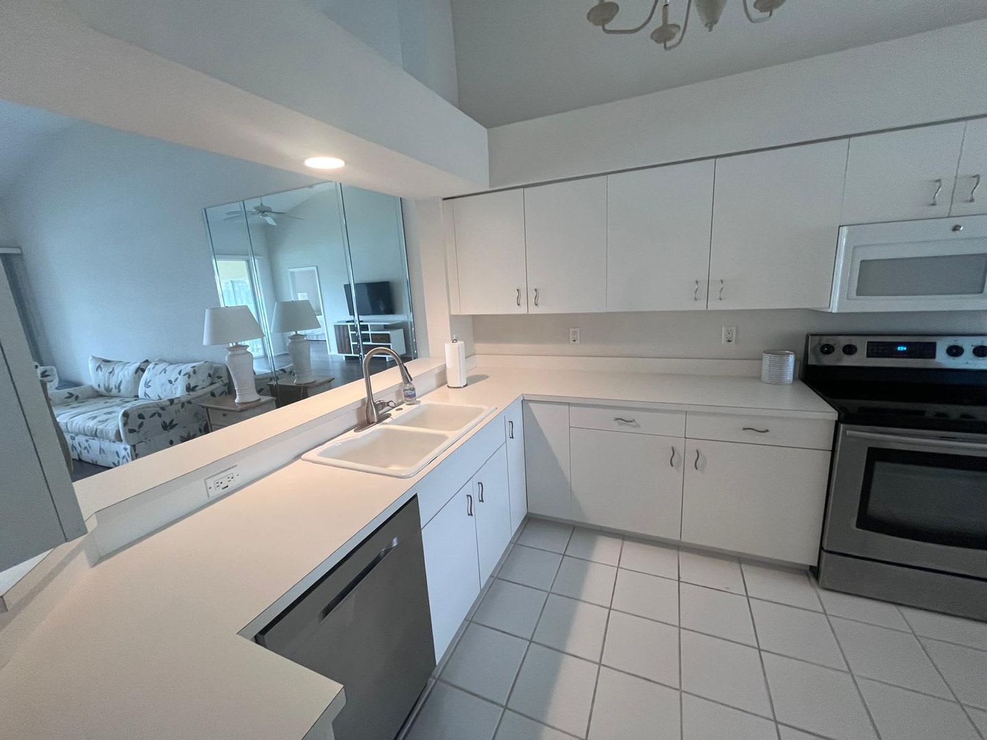 2Bed 2Baths Close To The Beach Mercato And Great Schools – photo 3