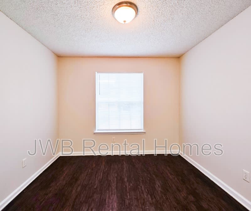 1596 30th St W – photo 4