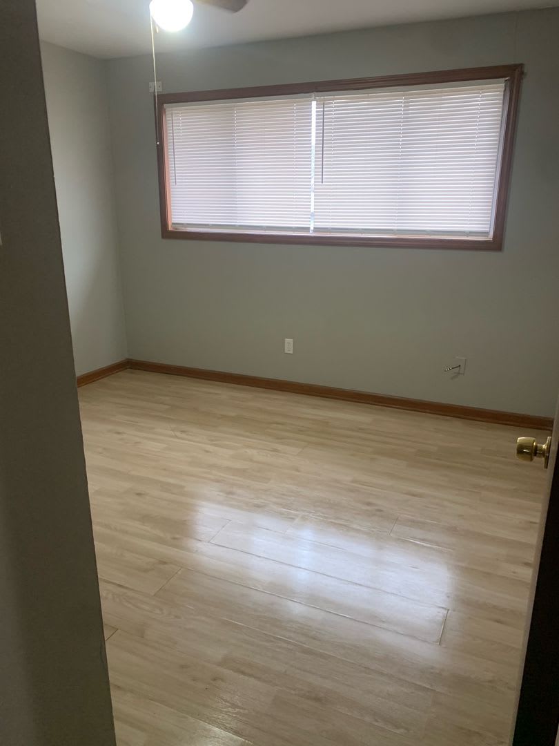 ADORABLE HOME READY FOR MOVE IN – photo 5