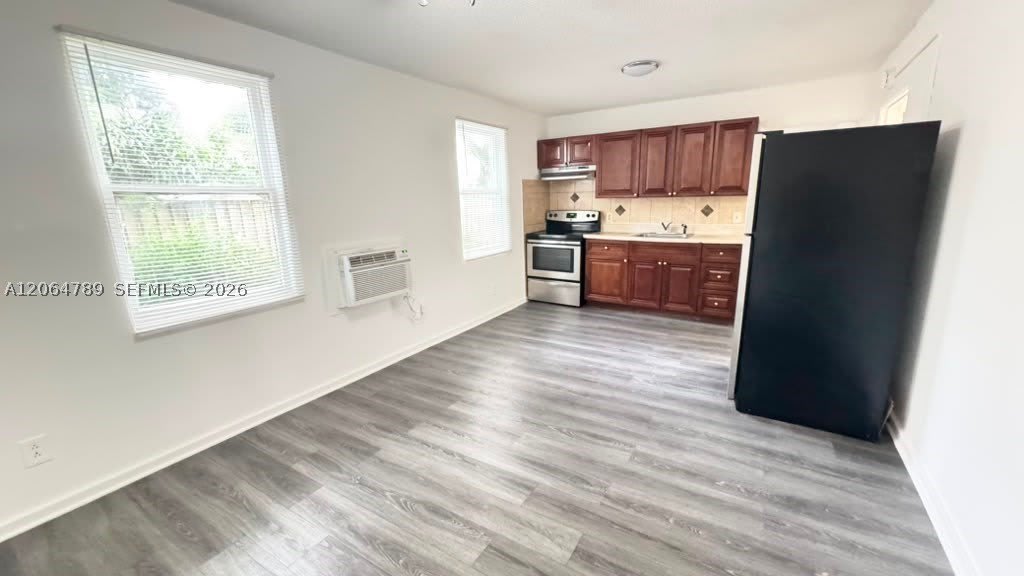 605 S J St – photo 4