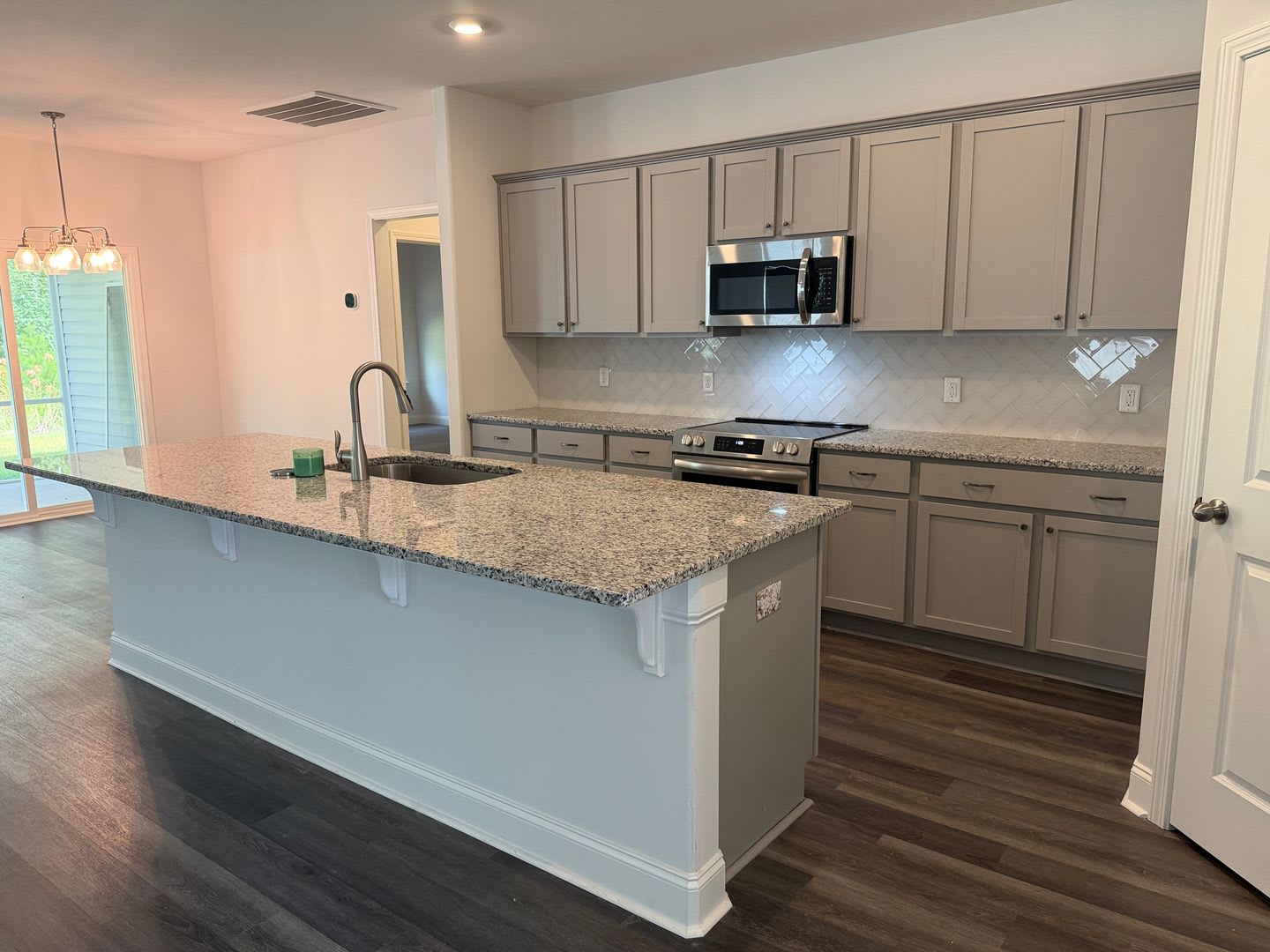 Beautiful Home in Hearthstone Lakes – photo 5