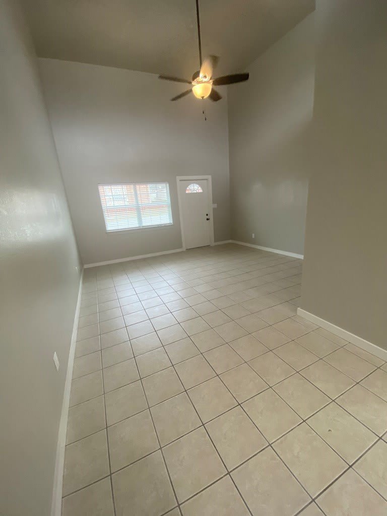 518 Peterson Dr – photo 5