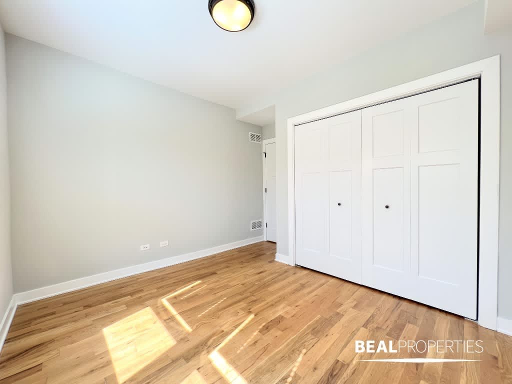 2203 W Eastwood Ave – photo 2
