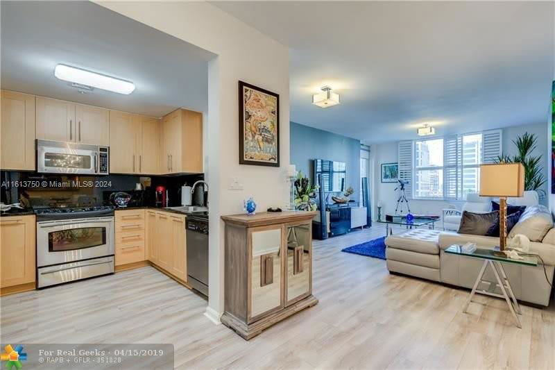 511 Southeast 5Th Avenue – photo 2