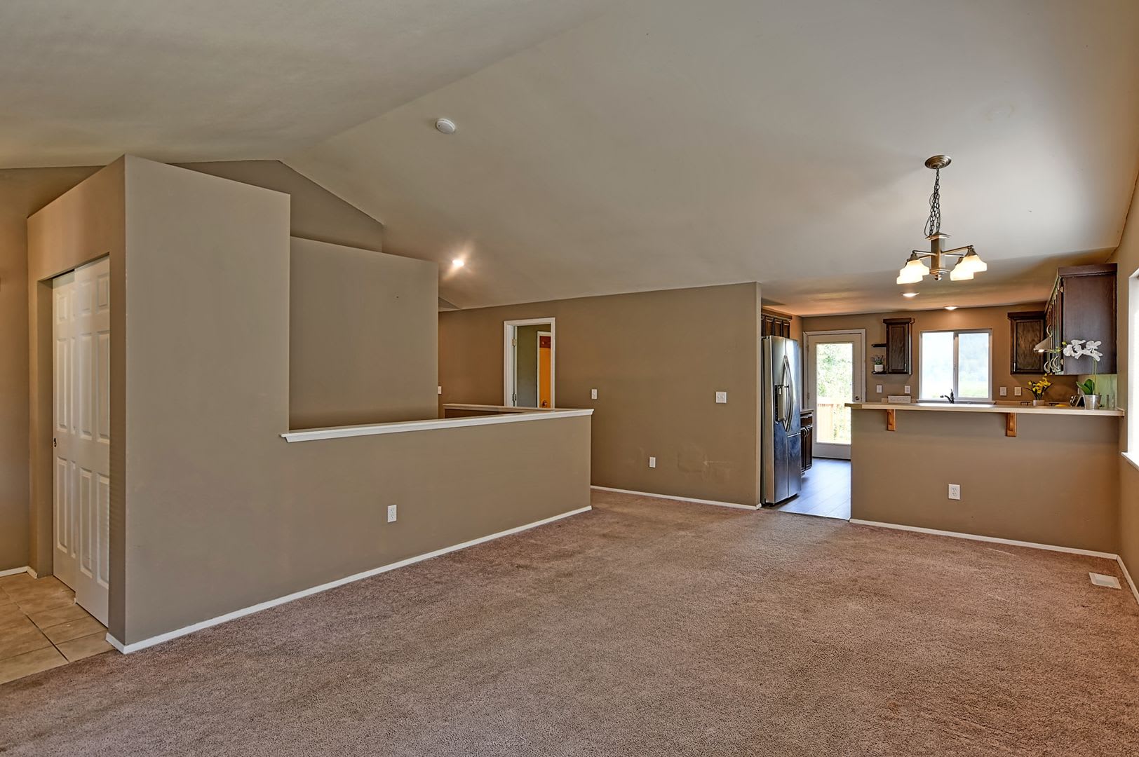 Rambler Style with Daylight Basement – photo 3