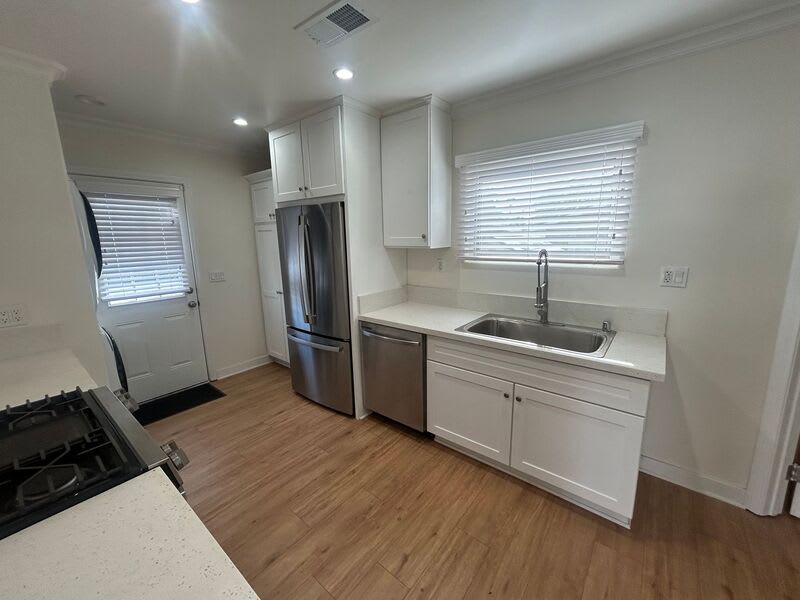 648 W Howard Street – photo 5