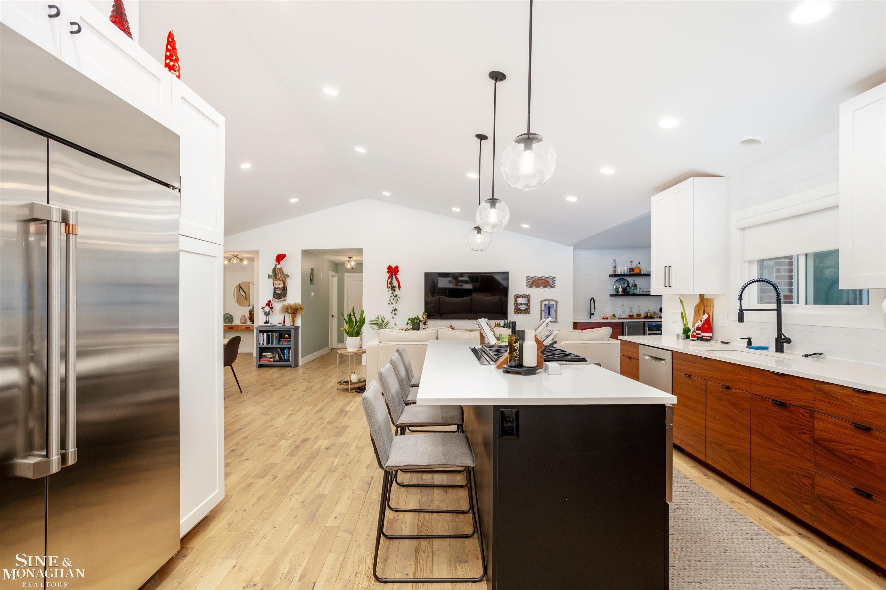 685 Bedford Lane – photo 4