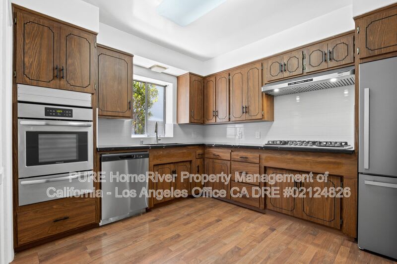 1534 Hayworth Ave – photo 3