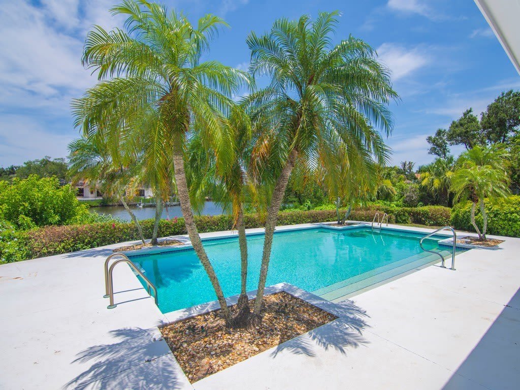 609 Lake Drive – photo 1