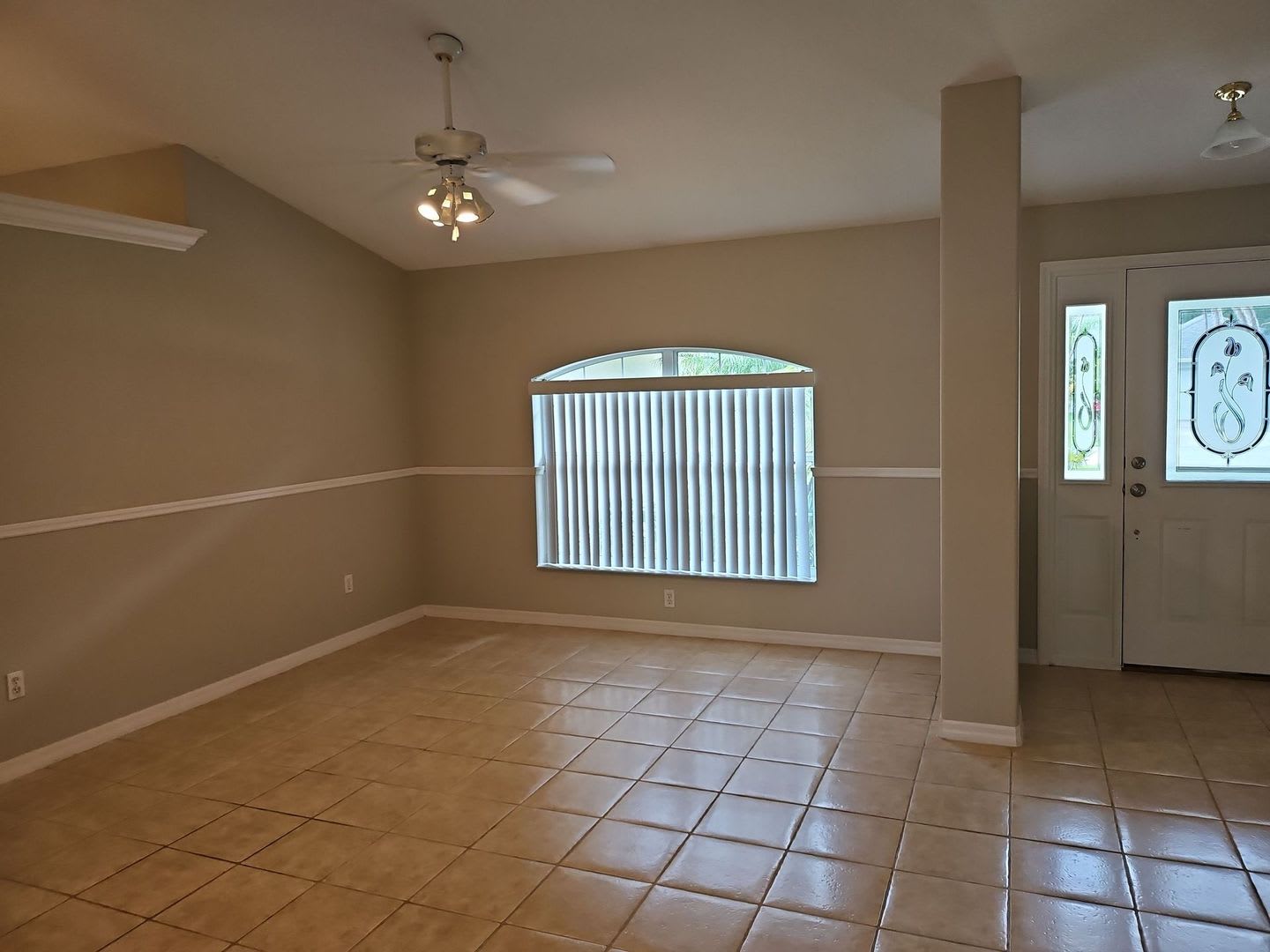 Beautiful 3-Bedroom, 2 bath Home with Screened Porch – photo 4