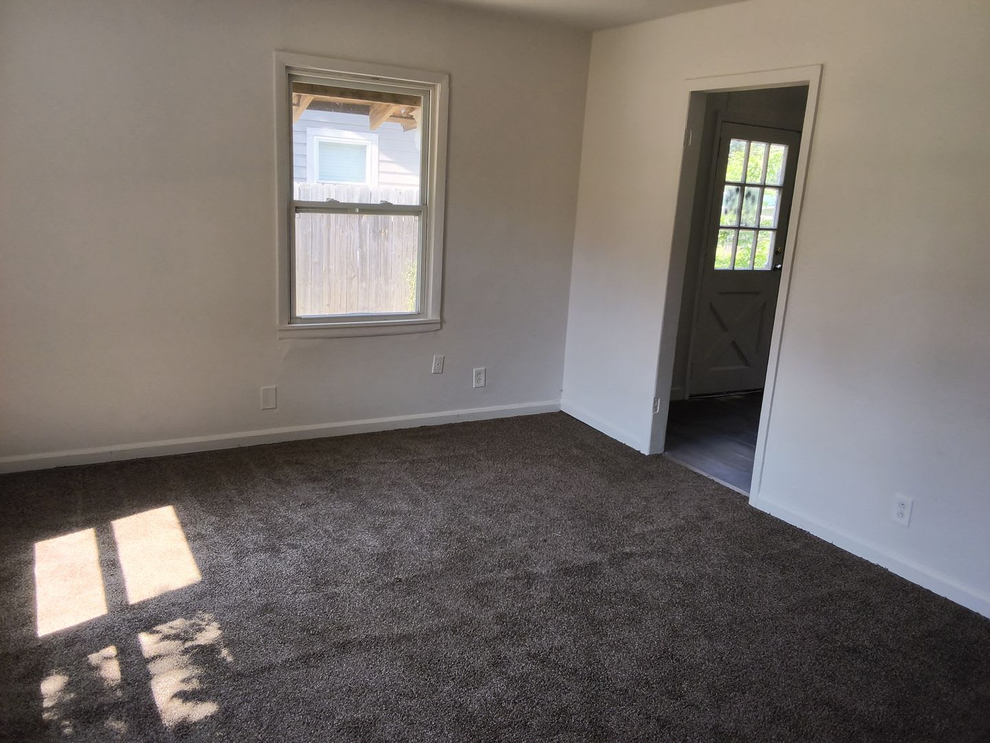 2 Bedroom 1 Bath For Rent – photo 2