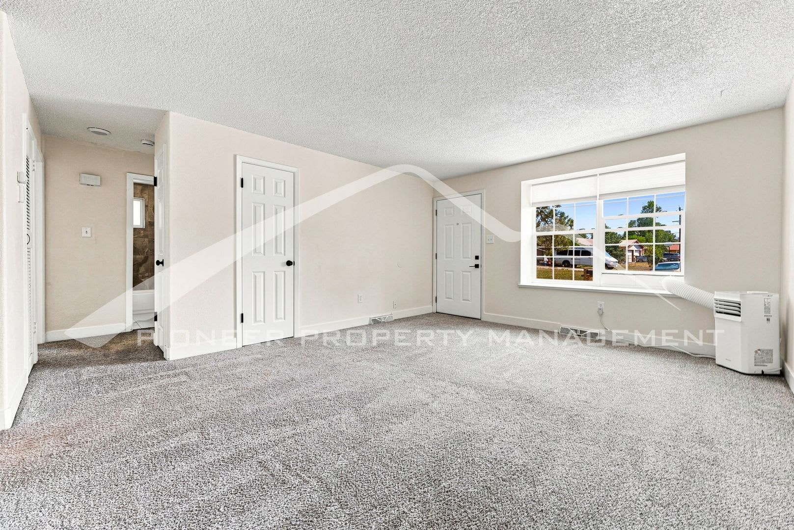 Charming 1 2 Duplex On Quiet Cul De Sac With Fenced Yard – photo 3