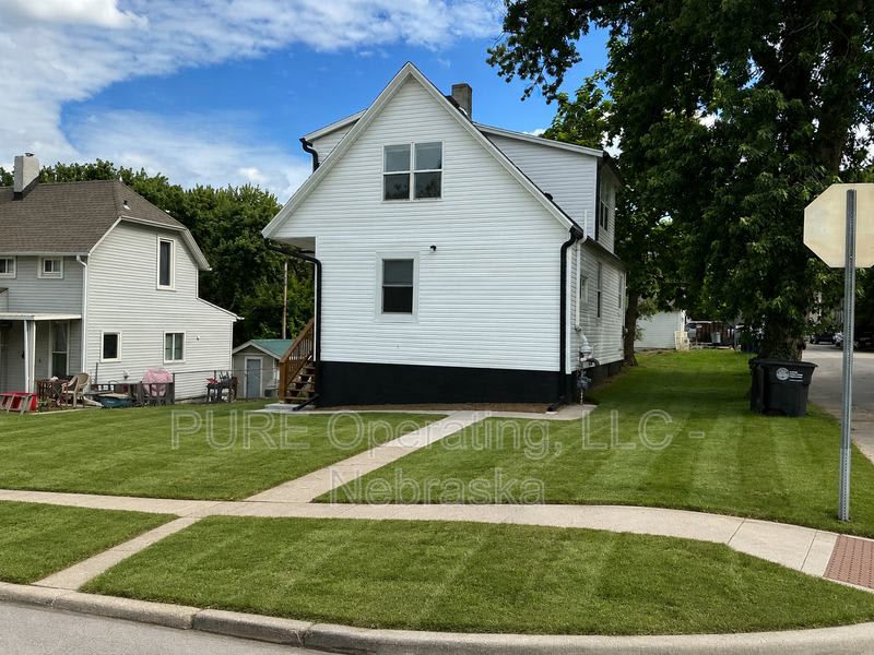 4245 Burdette St – photo 2