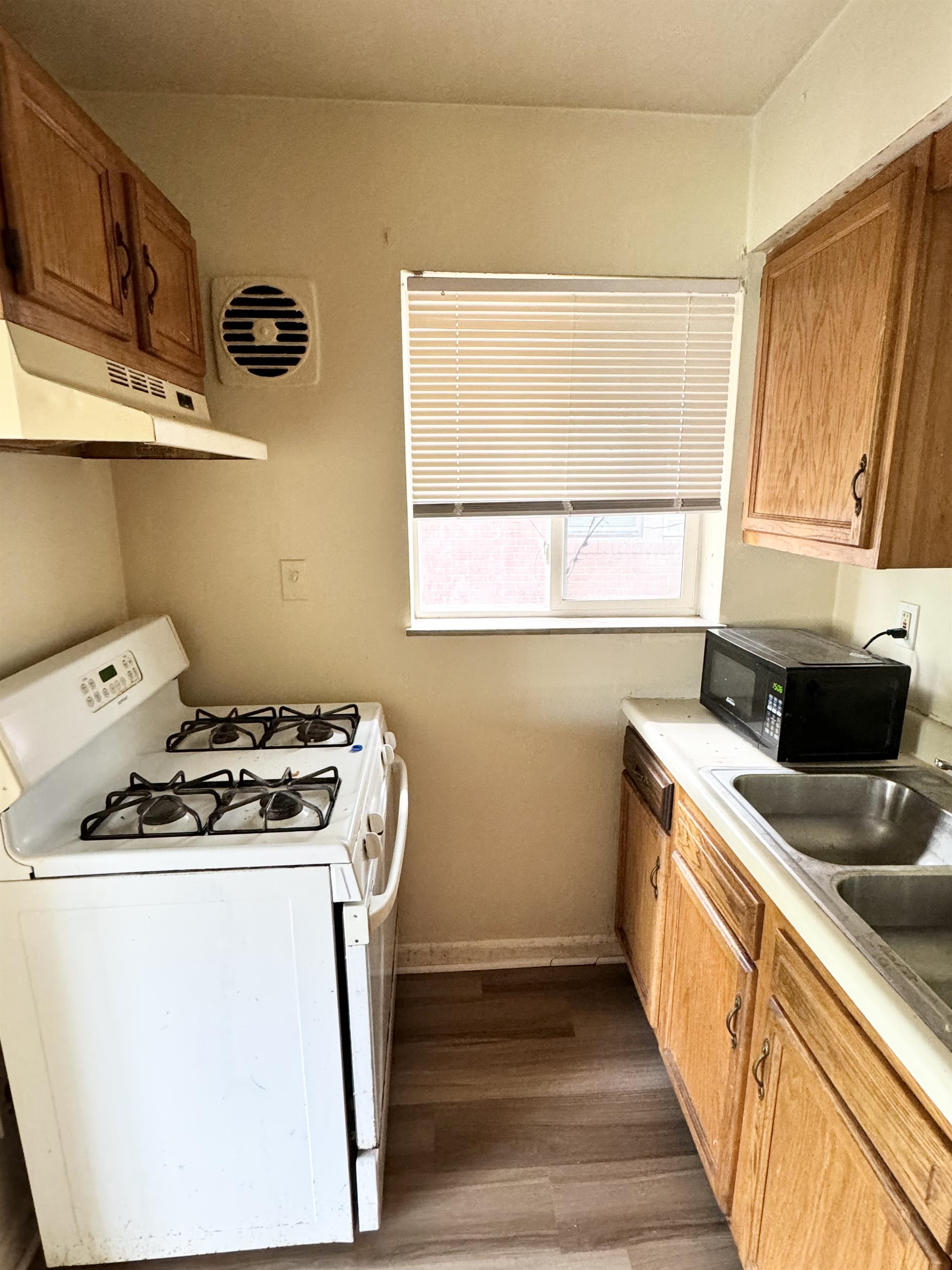 701 Greenwood Avenue -4 – photo 2