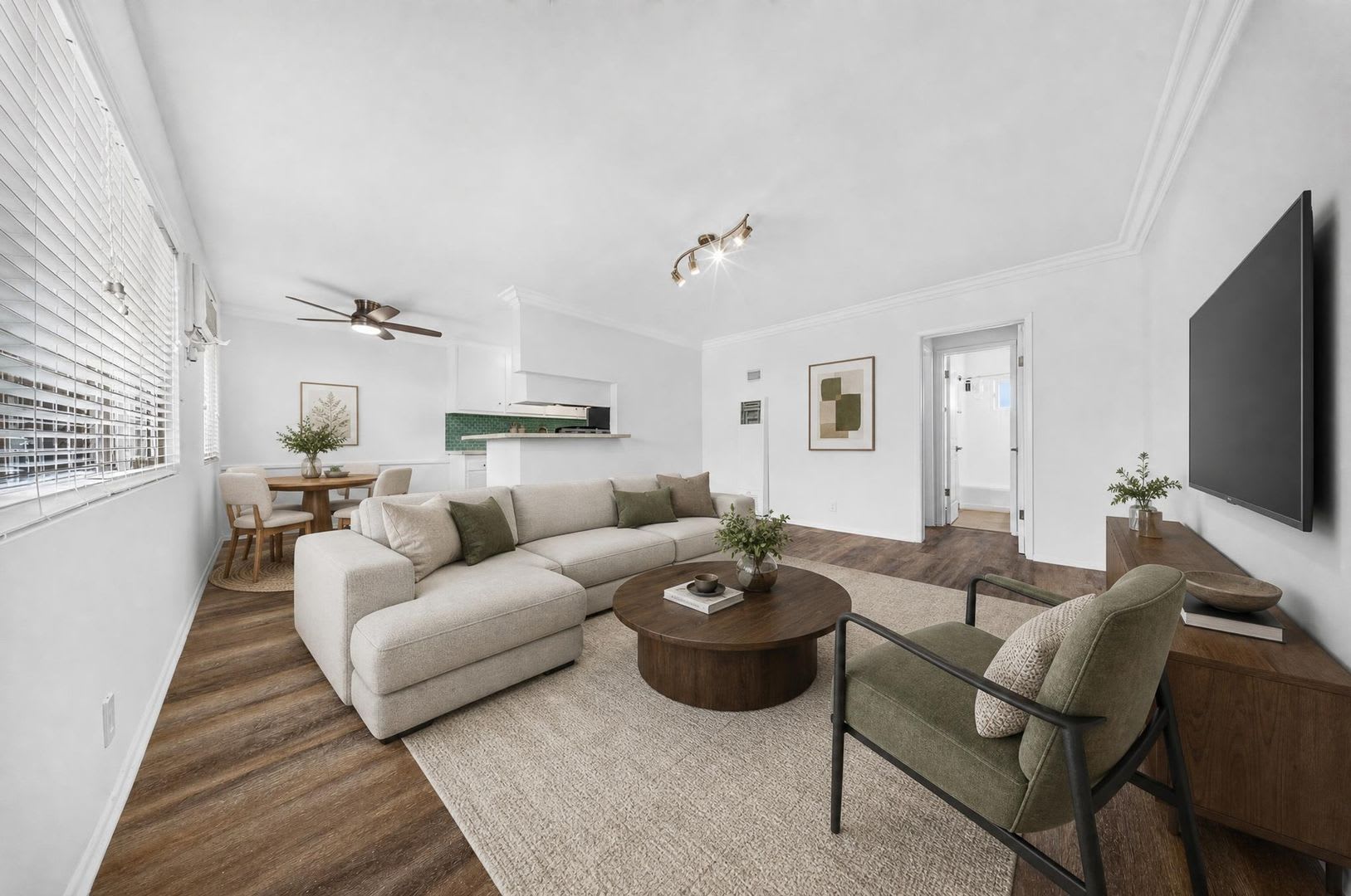 15114 Dickens Street – photo 1