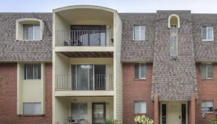 1231 S 121st Plaza – photo 1