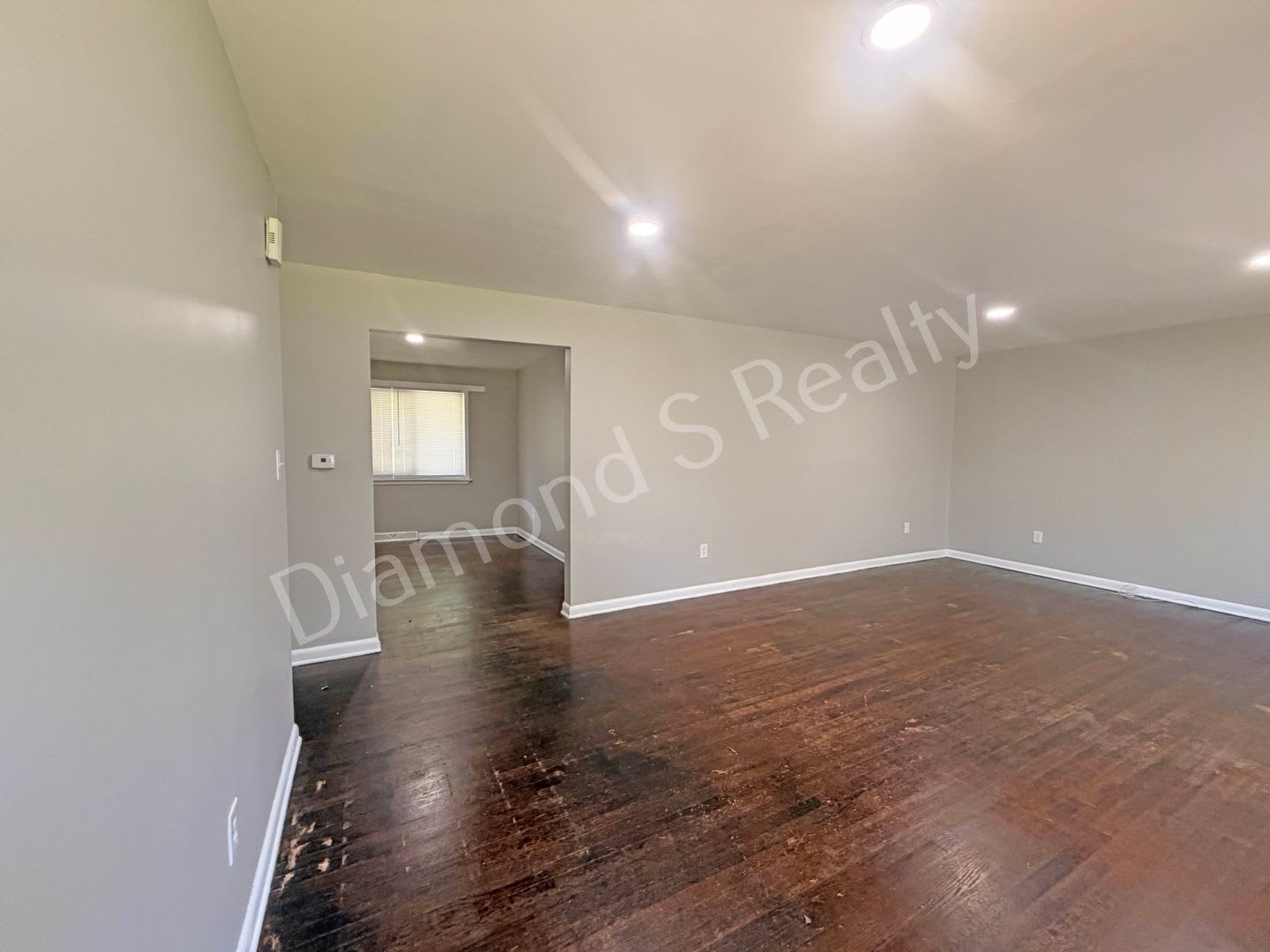 MOVE IN SPECIAL! Spacious 3 Bed, 2 Bath Home with Large Yard Available! – photo 5