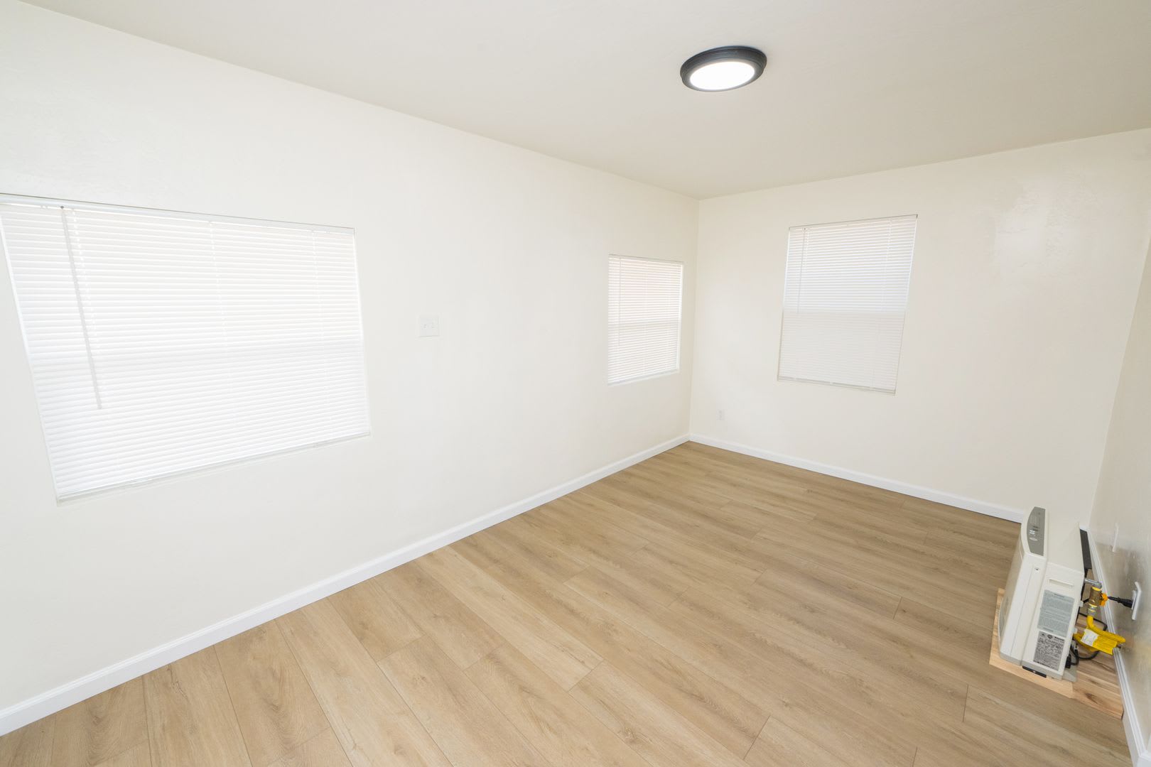 Detached Adu With A Yard Available Now – photo 2