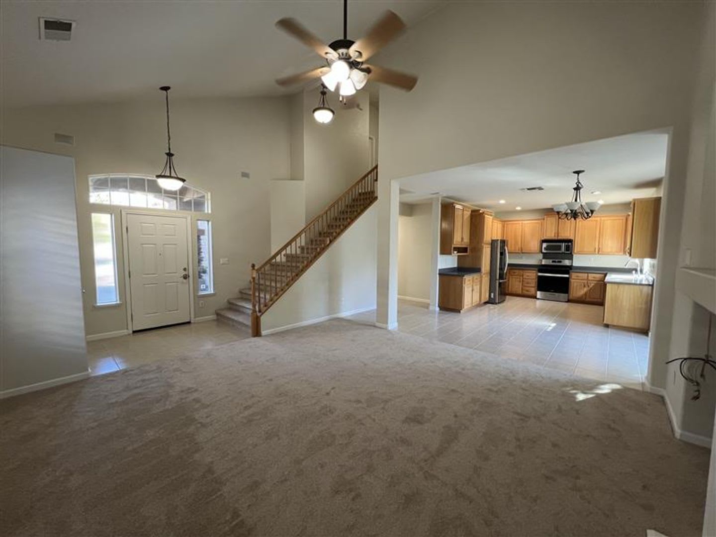 Spacious Home Near Schools, Shopping, Dining, And Freeway Access – photo 4