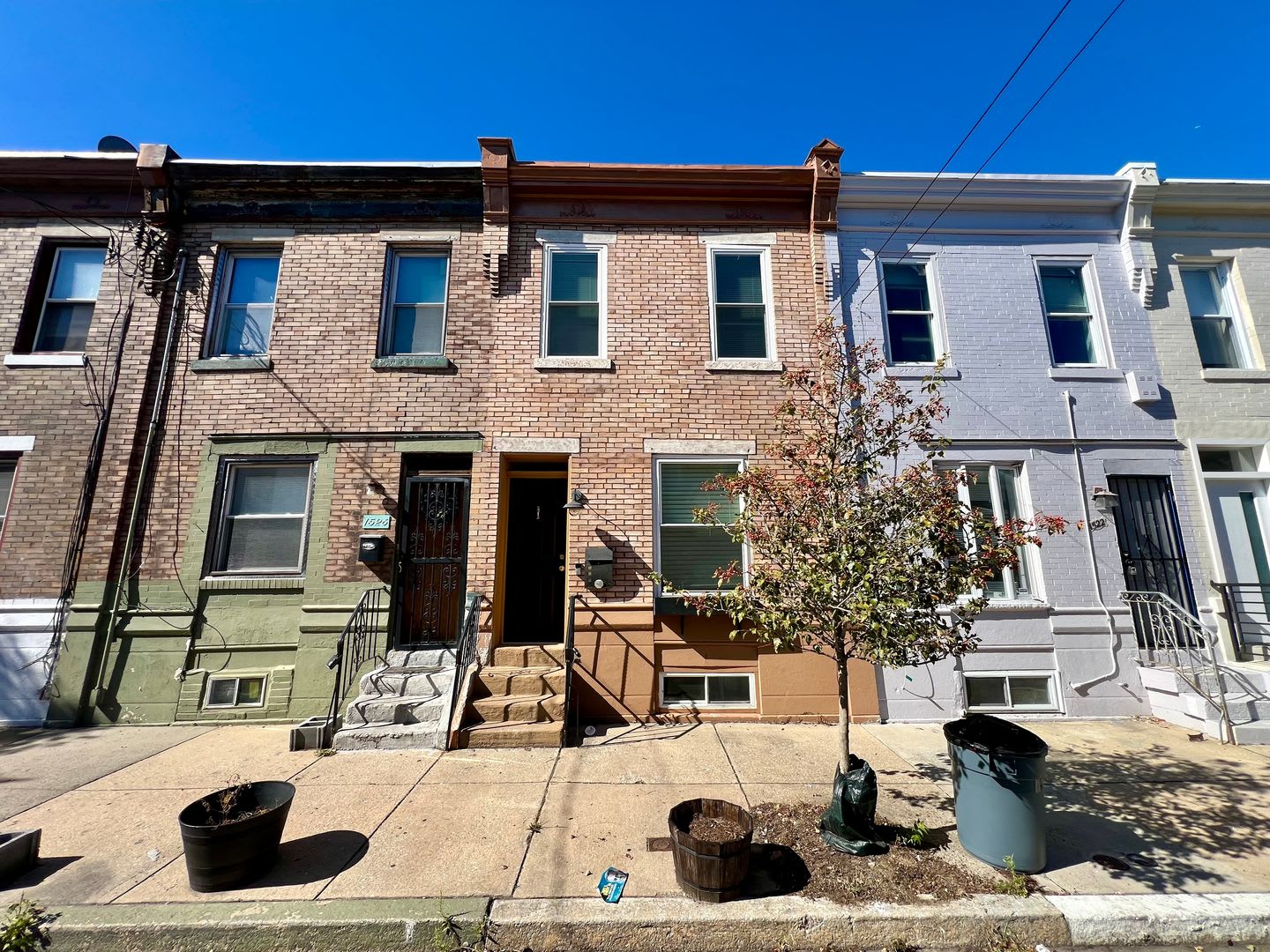 Stunning 3-Bedroom Townhome with Finished Basement in Point Breeze! Available mid-October! – photo 1