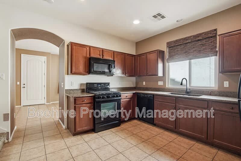 2947 N Evergreen St – photo 3